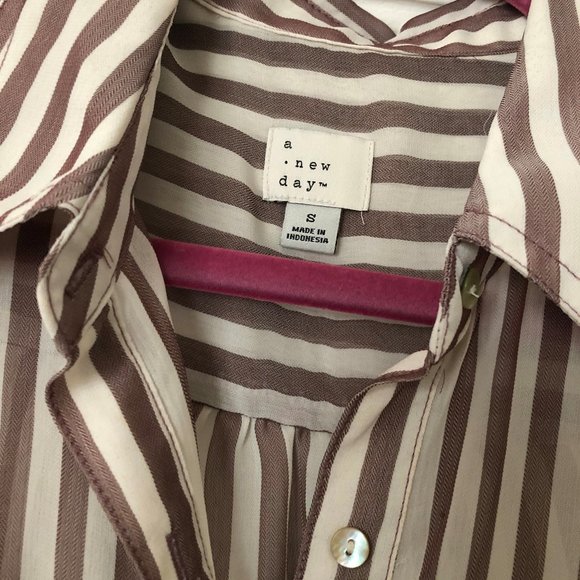 Cream and maroon sheer collared blouse - Picture 2 of 2